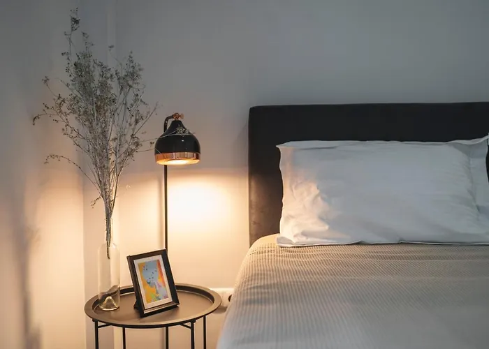 Luxury 2 Bdroom Apt- Megaro Mousikis